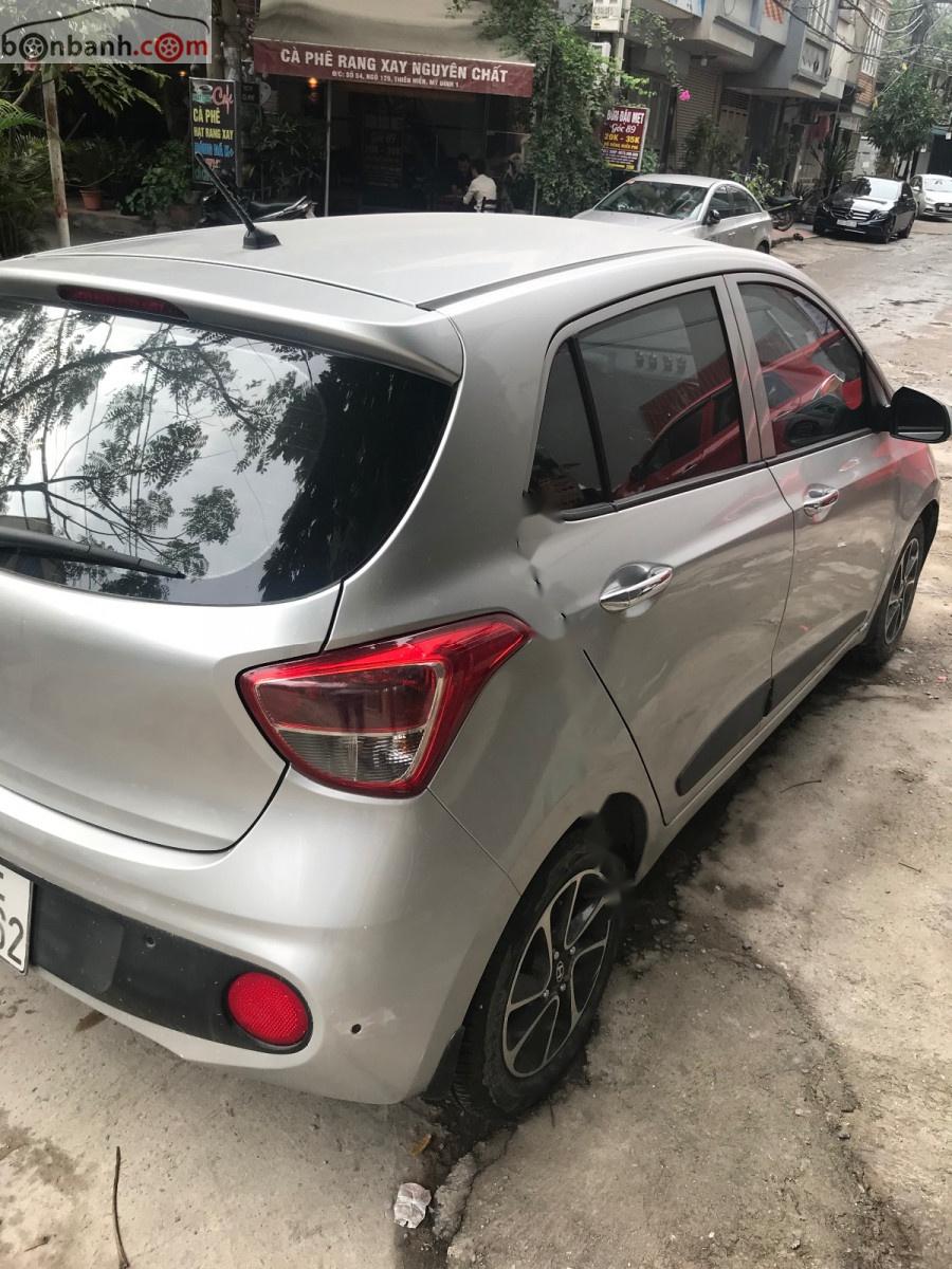 Hyundai Grand i10 2017 - Bán Hyundai Grand i10 đời 2017, màu bạc,chính chủ