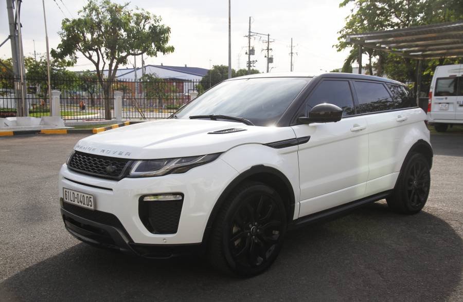 LandRover Evoque 2015 - Cần bán gấp LandRover Evoque sản xuất 2015, màu trắng, nhập khẩu nguyên chiếc số tự động