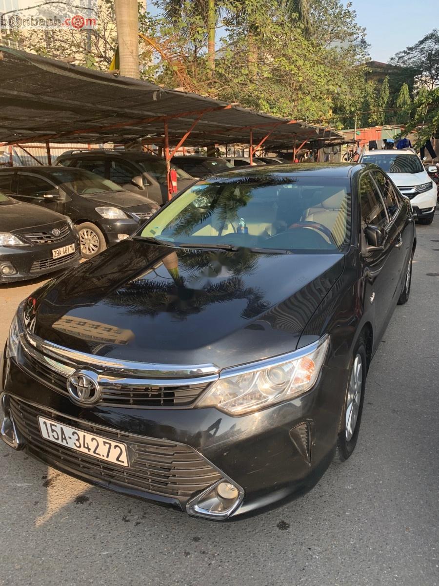 Toyota Camry 2.0E 2015 - Cần bán xe Toyota Camry 2.0E đời 2015, màu đen xe gia đình