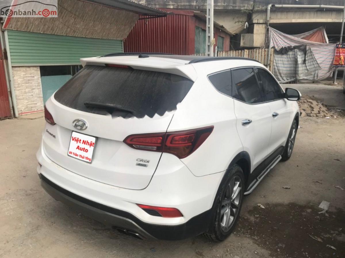 Hyundai Santa Fe 2.2L 4WD 2018 - Bán Hyundai Santa Fe 2.2L 4WD năm sản xuất 2018, màu trắng