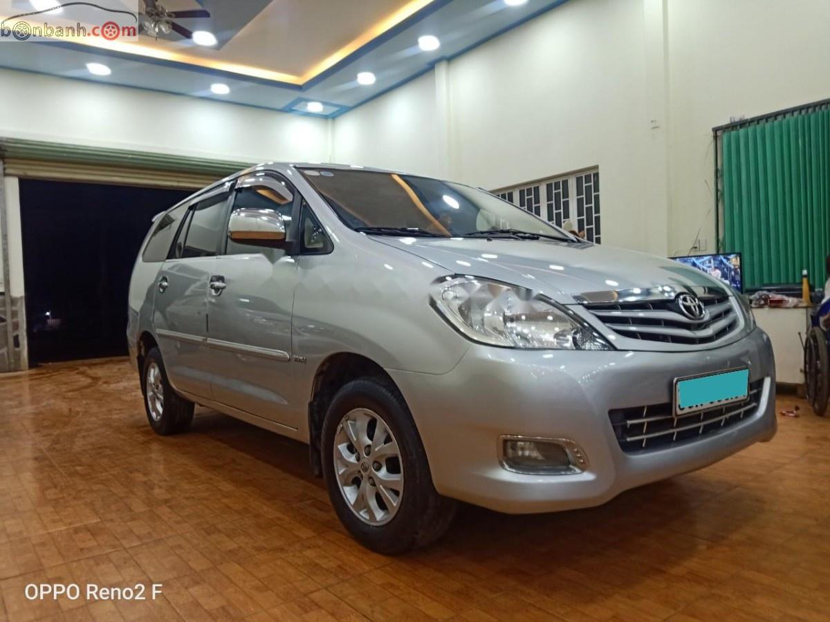 Toyota Innova 2009 - Bán xe Toyota Innova đời 2009, màu bạc, 303tr