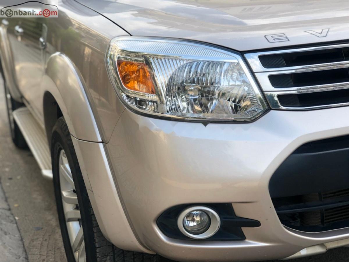 Ford Everest AT 2015 - Bán Ford Everest AT Limited đời 2015, màu hồng xe gia đình, 655 triệu