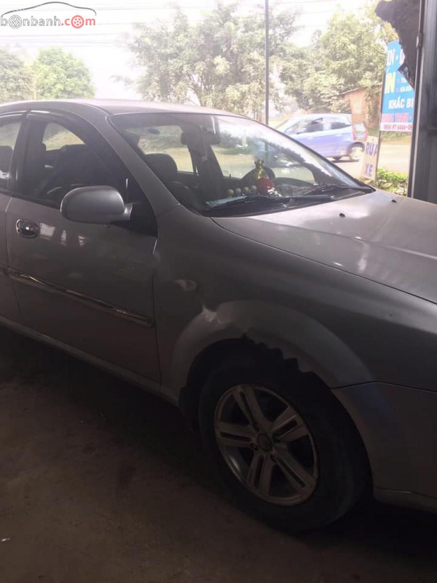 Daewoo Lacetti Max 1.8 MT 2004 - Cần bán Daewoo Lacetti Max 1.8 MT đời 2004, màu bạc