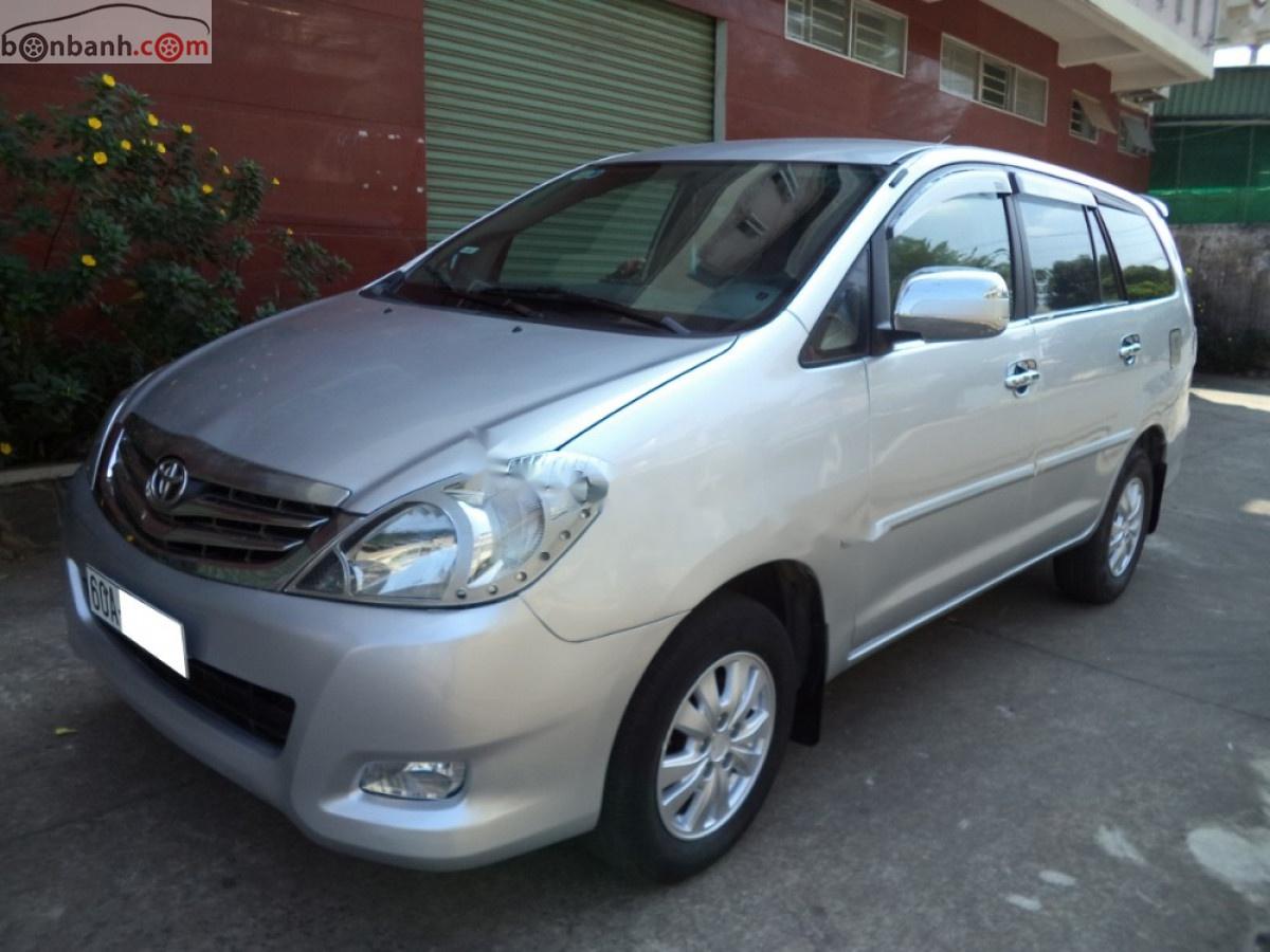 Toyota Innova 2011 - Cần bán Toyota Innova sản xuất 2011, màu bạc