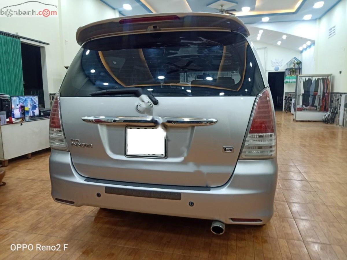 Toyota Innova 2009 - Bán xe Toyota Innova đời 2009, màu bạc, 303tr