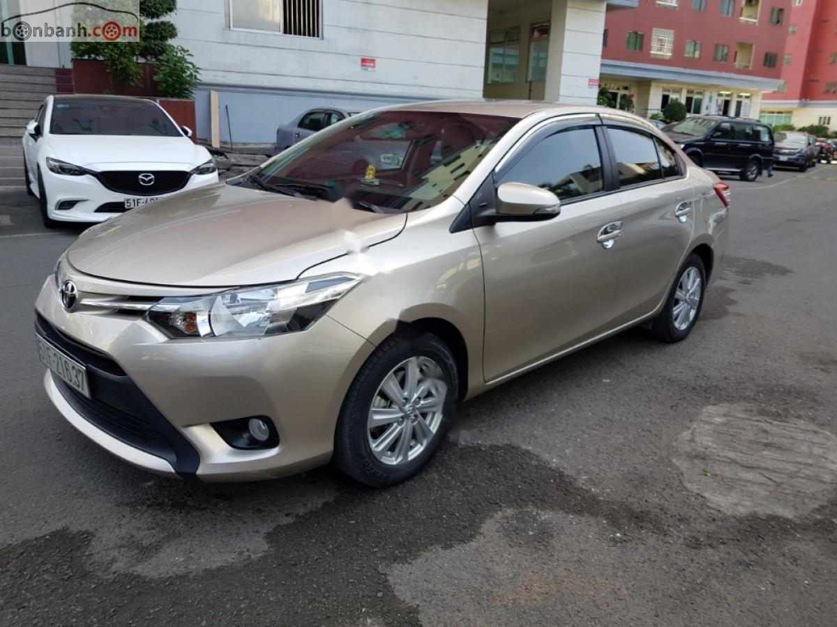 Toyota Vios 2015 - Bán Toyota Vios E MT sản xuất 2015, màu vàng số sàn, giá 385tr