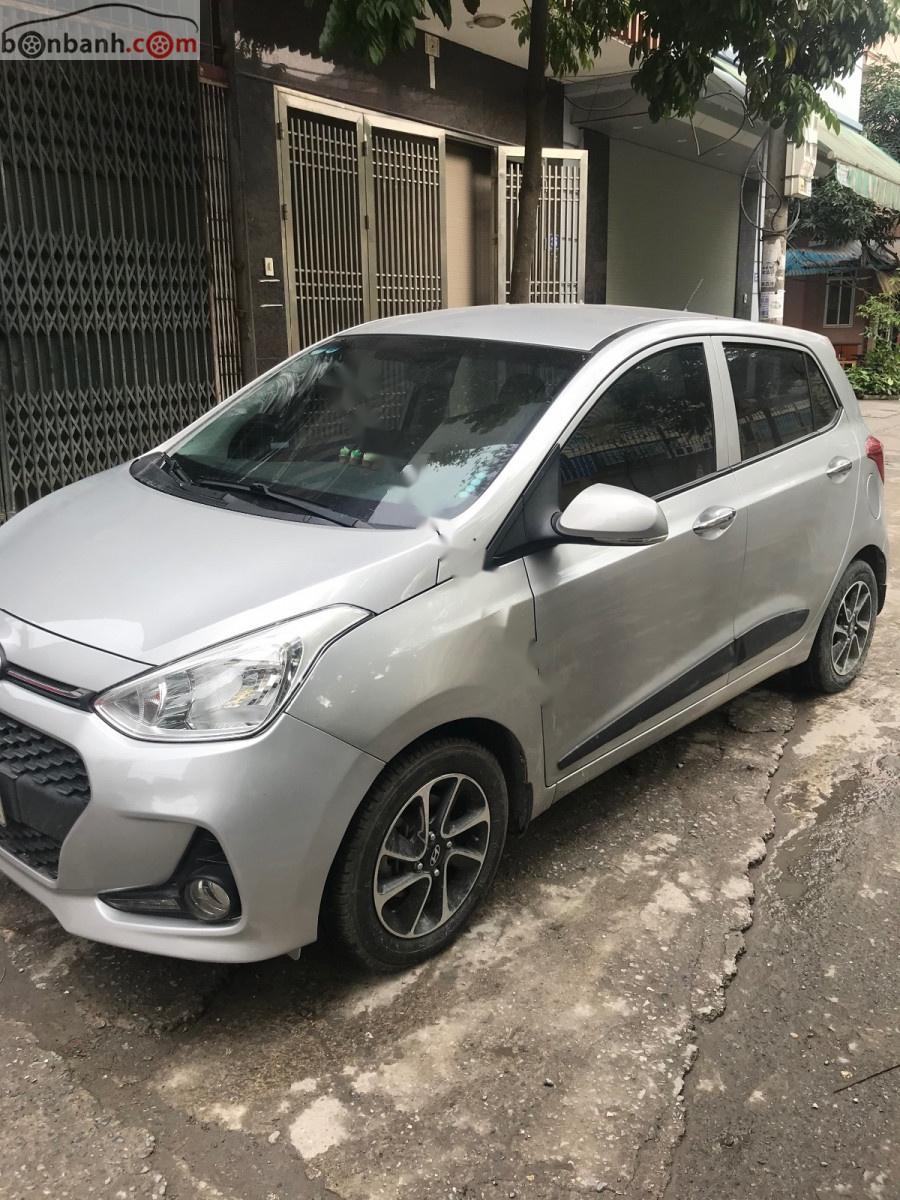 Hyundai Grand i10 2017 - Bán Hyundai Grand i10 đời 2017, màu bạc,chính chủ