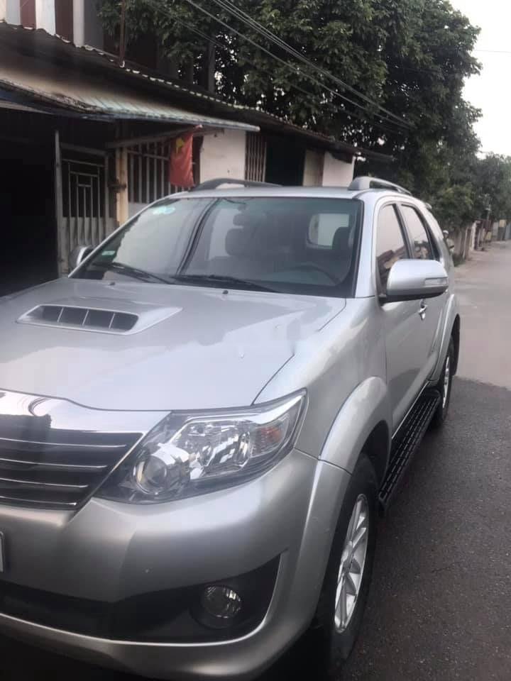 Toyota Fortuner 2014 - Cần bán lại xe Toyota Fortuner 2014, màu bạc, 690tr