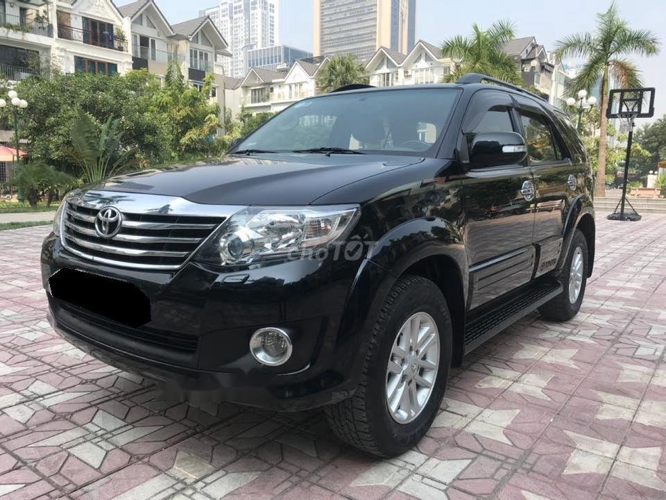 Toyota Fortuner 2013 - Bán Toyota Fortuner năm sản xuất 2013, màu đen, giá 596tr