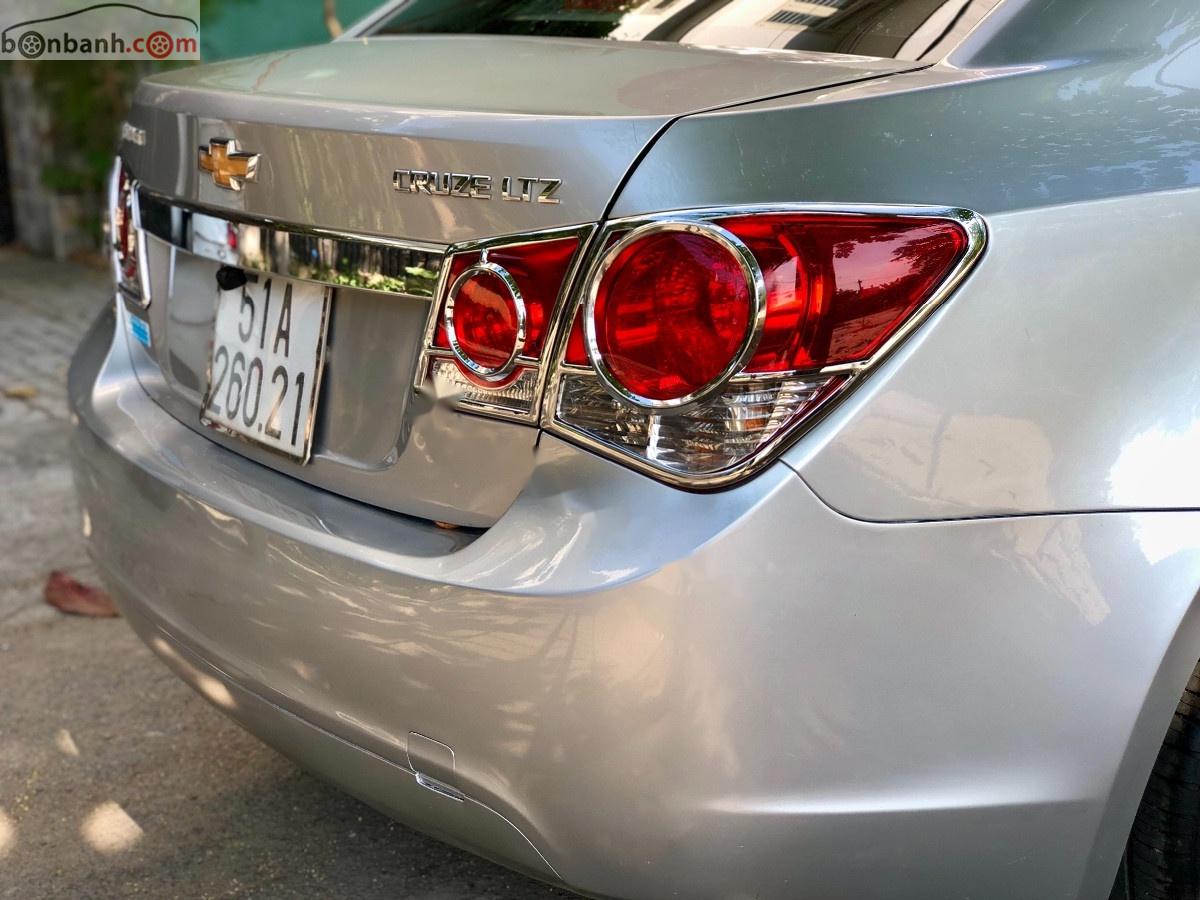 Chevrolet Cruze LTZ 2012 - Cần bán Chevrolet Cruze Ltz sản xuất năm 2012, màu bạc số tự động