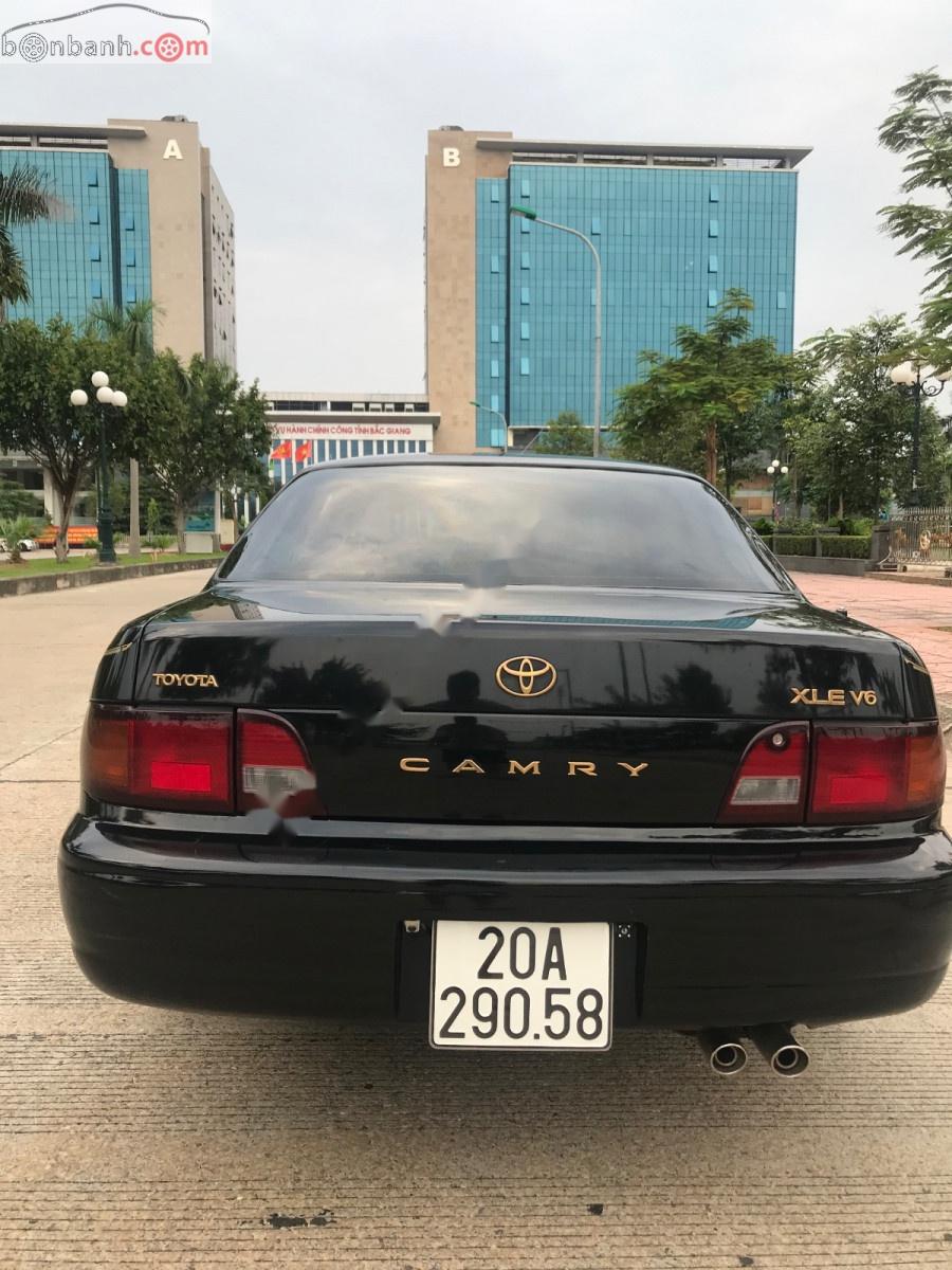 Toyota Camry XLE 3.0 AT 1995 - Bán Toyota Camry XLE 3.0 AT sản xuất năm 1995, màu đen, nhập khẩu xe gia đình