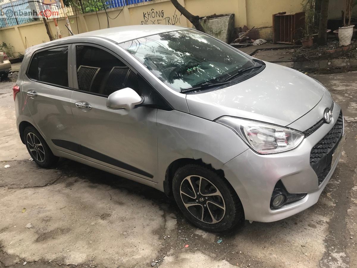 Hyundai Grand i10 2017 - Bán Hyundai Grand i10 đời 2017, màu bạc,chính chủ