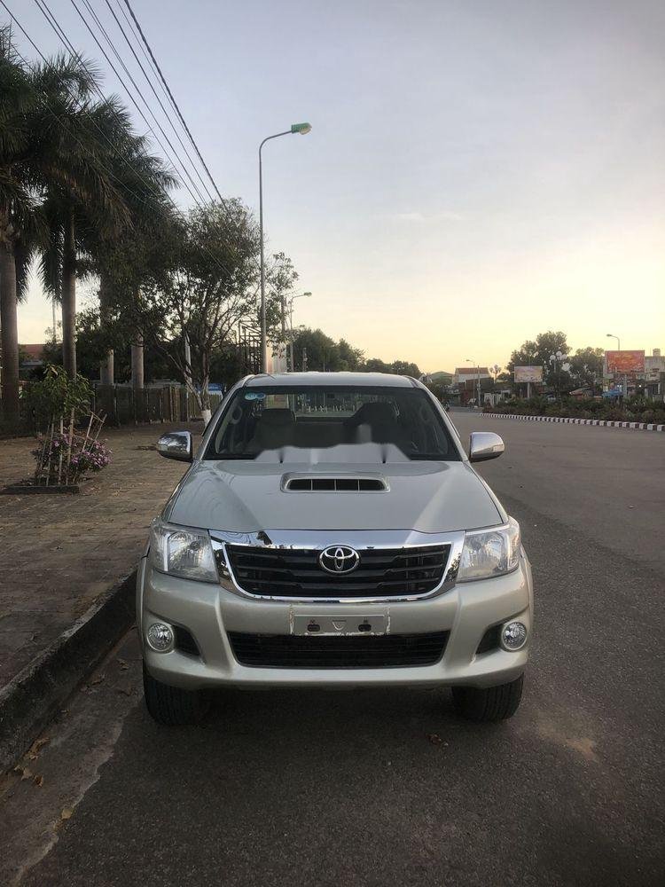 Toyota Hilux   2014 - Cần bán Toyota Hilux sản xuất năm 2014, nhập khẩu, 425tr