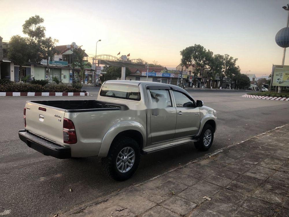 Toyota Hilux   2014 - Cần bán Toyota Hilux sản xuất năm 2014, nhập khẩu, 425tr