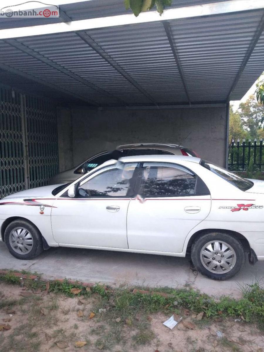 Daewoo Nubira 2002 - Bán ô tô Daewoo Nubira đời 2002, màu trắng số sàn, 84 triệu