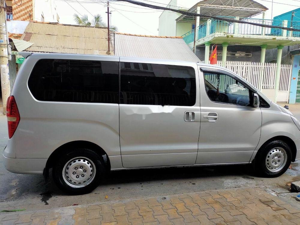 Hyundai Grand Starex 2008 - Cần bán Hyundai Grand Starex sản xuất 2008, màu bạc