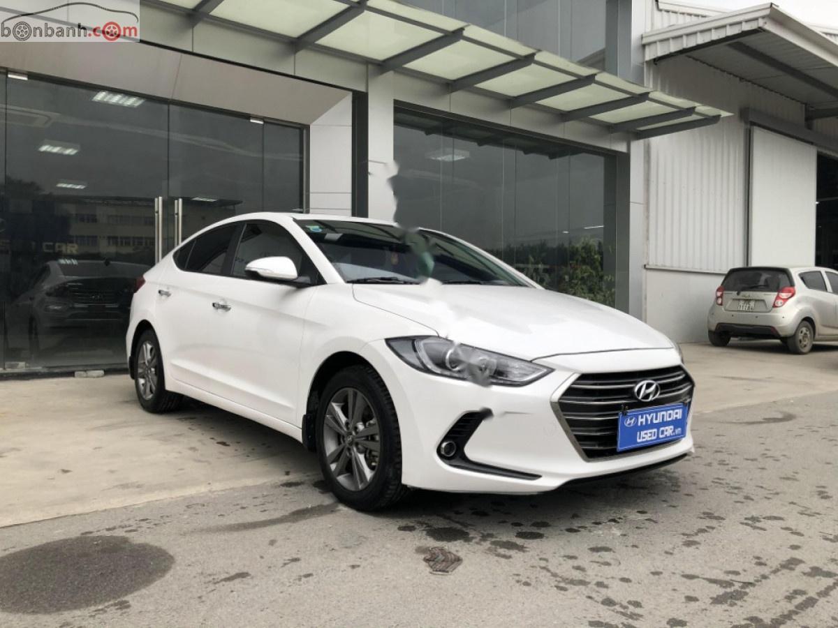 Hyundai Elantra   2017 - Bán ô tô Hyundai Elantra 1.6 AT năm 2017, màu trắng như mới