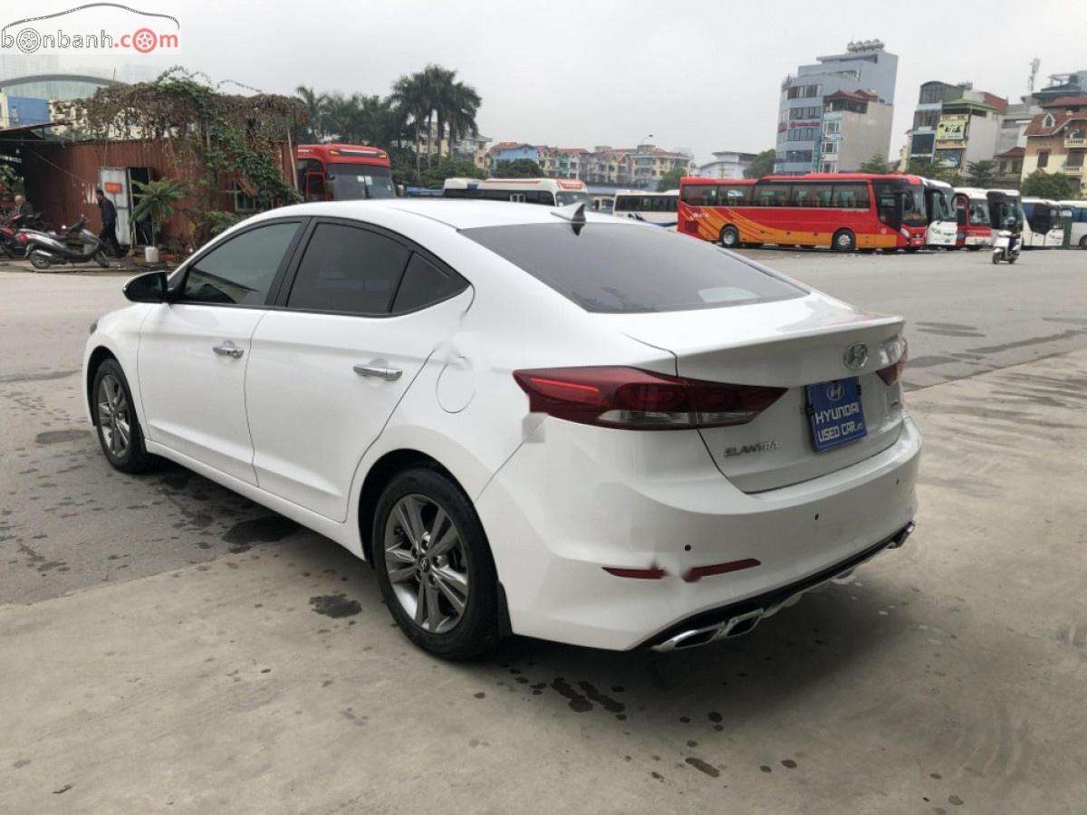 Hyundai Elantra   2017 - Bán ô tô Hyundai Elantra 1.6 AT năm 2017, màu trắng như mới