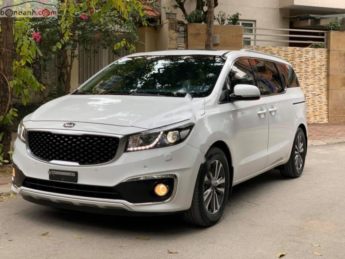 Kia Sedona 2.2L DATH 2017 - Bán Kia Sedona 2.2L DATH năm 2017, màu trắng số tự động