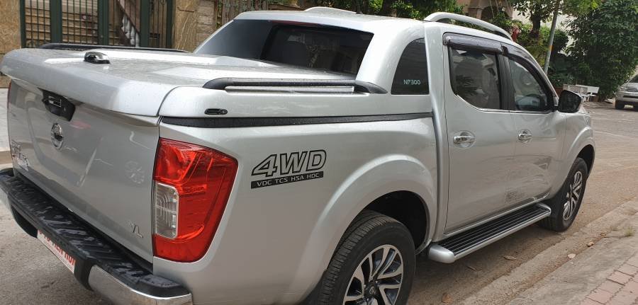 Nissan Navara   2015 - Cần bán Nissan Navara VL 2.5 AT 4×4 năm sản xuất 2015, màu bạc, xe nhập 