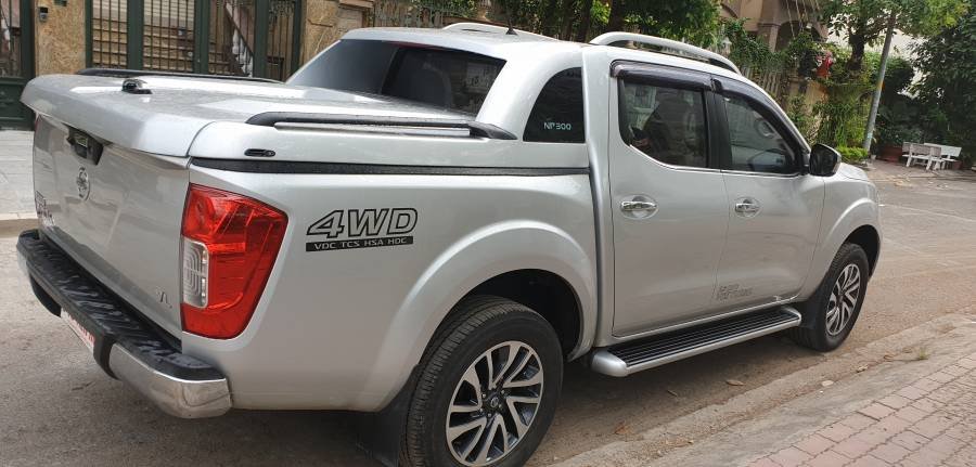 Nissan Navara   2015 - Cần bán Nissan Navara VL 2.5 AT 4×4 năm sản xuất 2015, màu bạc, xe nhập 