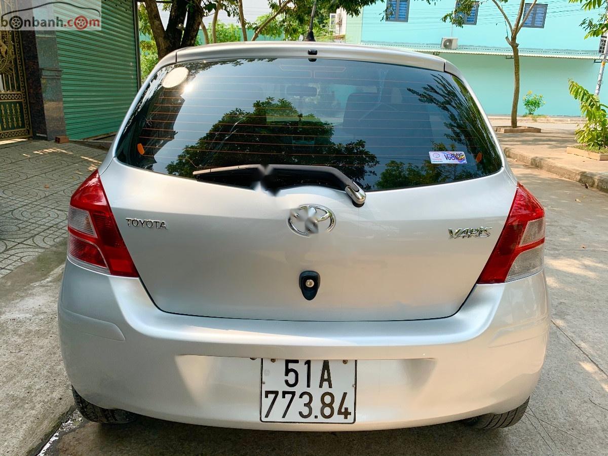 Toyota Yaris   2010 - Bán xe Toyota Yaris 1.0 MT đời 2010, màu bạc, xe nhập, chính chủ