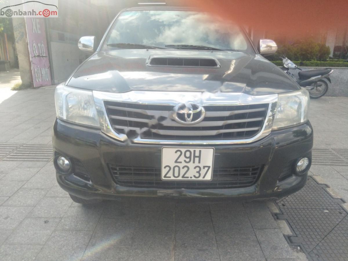 Toyota Hilux   2013 - Bán Toyota Hilux 3.0G 4x4 MT sản xuất năm 2013, màu đen, xe nhập