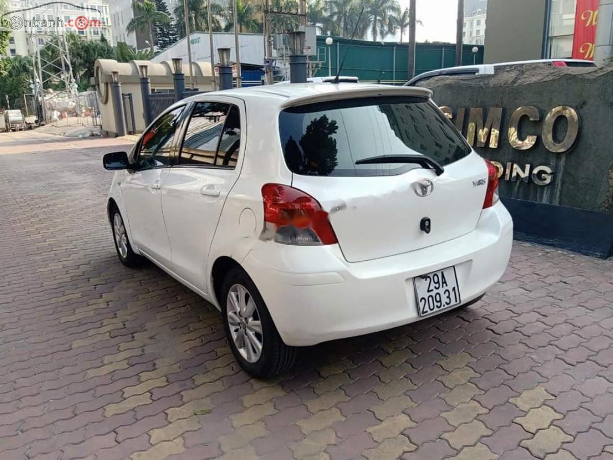 Toyota Yaris 1.3 AT 2011 - Cần bán lại xe Toyota Yaris 1.3 2011, màu trắng, nhập khẩu