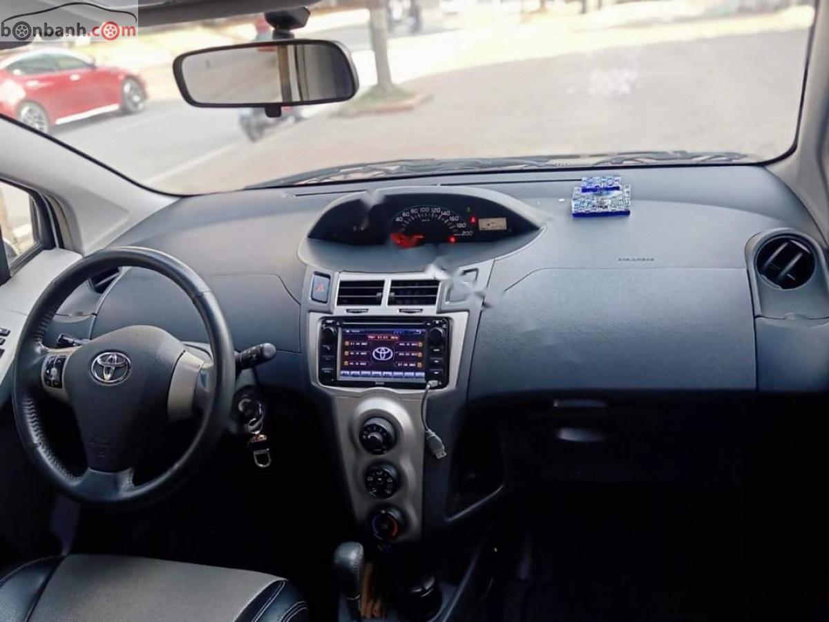 Toyota Yaris 1.3 AT 2011 - Cần bán lại xe Toyota Yaris 1.3 2011, màu trắng, nhập khẩu