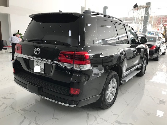 Toyota Land Cruiser 5.7V8 2019 - Bán Toyota Landcruiser 5.7V8 Xuất Mỹ xe vừa bấm biển xong, biển đẹp xe chưa lăn bánh mới như 100% xe giờ sang tên 2%