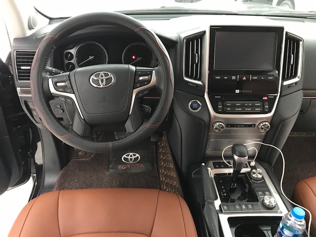 Toyota Land Cruiser 5.7V8 2019 - Bán Toyota Landcruiser 5.7V8 Xuất Mỹ xe vừa bấm biển xong, biển đẹp xe chưa lăn bánh mới như 100% xe giờ sang tên 2%
