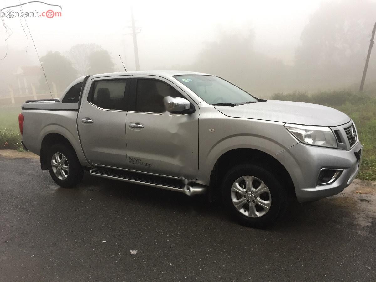 Nissan Navara E 2.5MT 2WD 2015 - Bán xe Nissan Navara NP300 năm 2015, màu bạc, nhập khẩu, 405 triệu