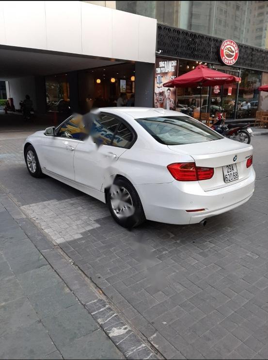 BMW 3 Series 2012 - Bán BMW 3 Series 320i năm sản xuất 2012, màu trắng, xe nhập giá cạnh tranh