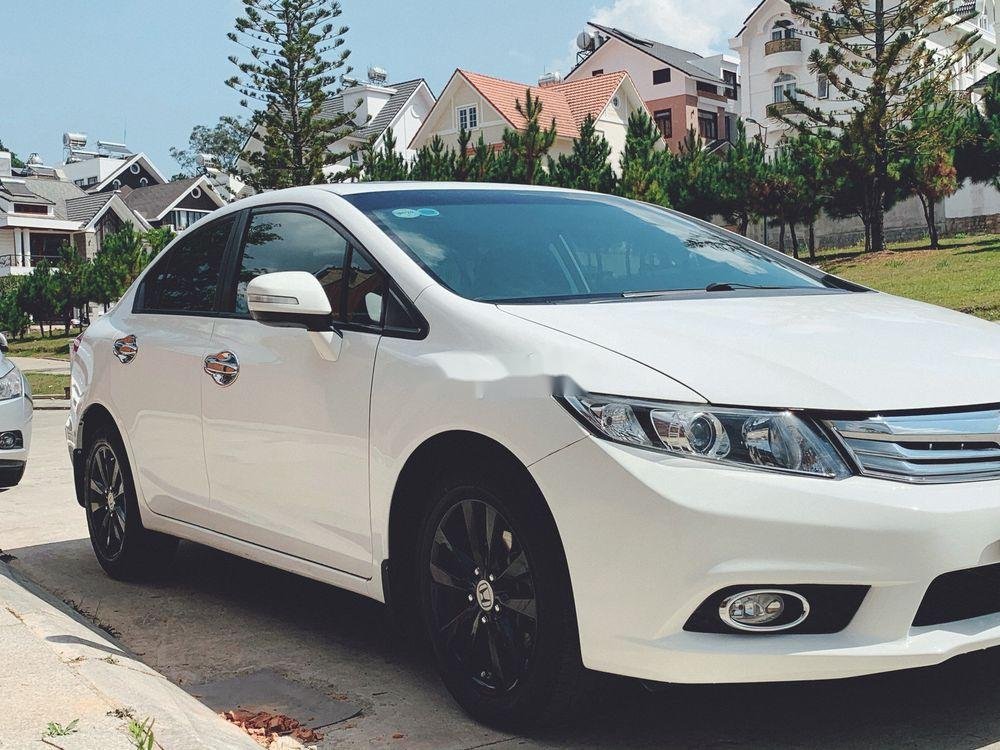 Honda Civic 2015 - Bán xe Honda Civic đời 2015, màu trắng xe gia đình, giá 505tr