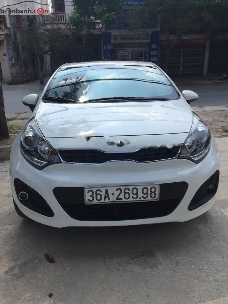 Kia Rio 1.4 AT 2013 - Cần bán lại xe Kia Rio 1.4 AT đời 2013, màu trắng, nhập khẩu nguyên chiếc chính chủ, giá chỉ 398 triệu