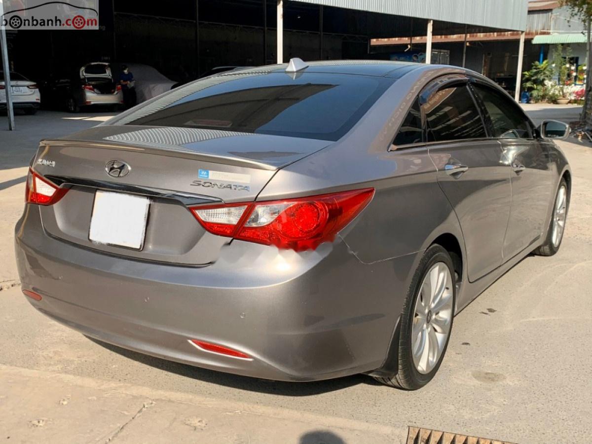 Hyundai Sonata 2011 - Cần bán lại xe Hyundai Sonata 2.0AT đời 2011, màu bạc, nhập khẩu nguyên chiếc, giá 486tr