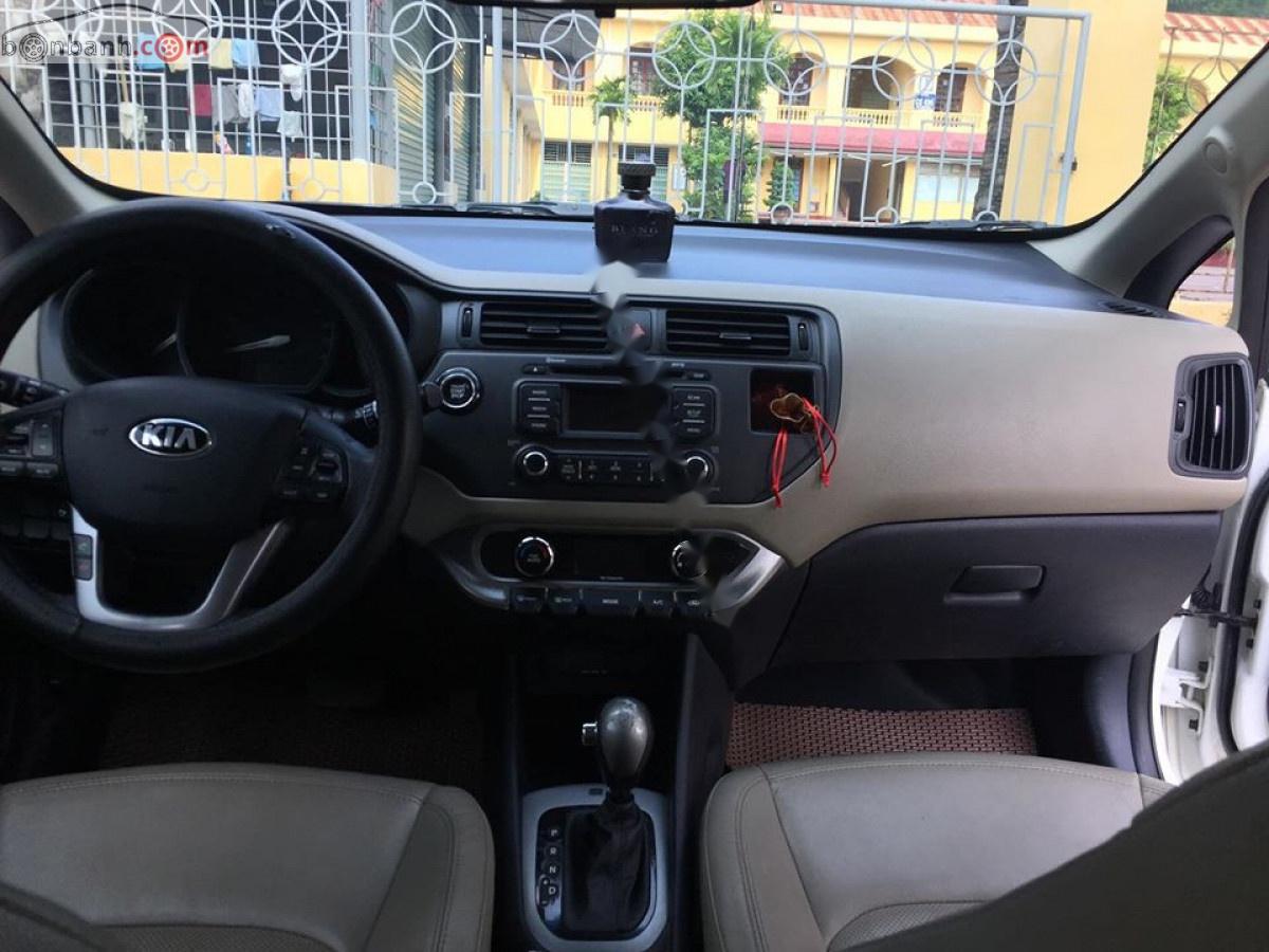 Kia Rio 1.4 AT 2013 - Cần bán lại xe Kia Rio 1.4 AT đời 2013, màu trắng, nhập khẩu nguyên chiếc chính chủ, giá chỉ 398 triệu