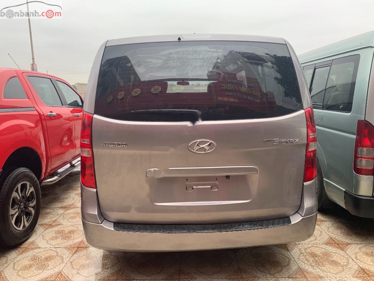 Hyundai Grand Starex 2016 - Bán ô tô Hyundai Grand Starex năm sản xuất 2016, màu xám, nhập khẩu, 715tr