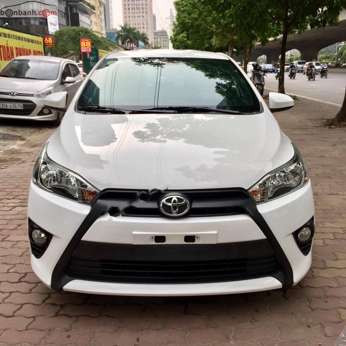 Toyota Yaris 2015 - Cần bán Toyota Yaris năm 2015, màu trắng, nhập khẩu nguyên chiếc