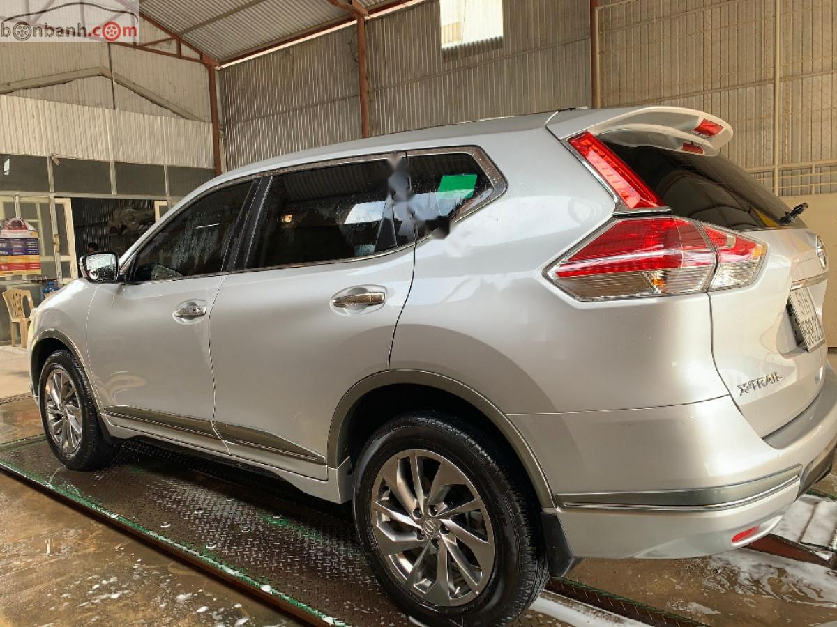 Nissan X trail 2.0 SL 2WD Premium 2018 - Bán ô tô Nissan X trail 2.0 SL 2WD Premium sản xuất 2018, màu bạc chính chủ giá cạnh tranh