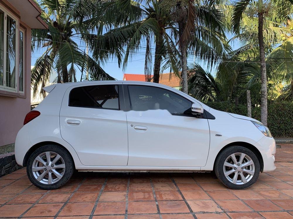 Mitsubishi Mirage 2015 - Bán Mitsubishi Mirage năm 2015, màu trắng, xe nhập