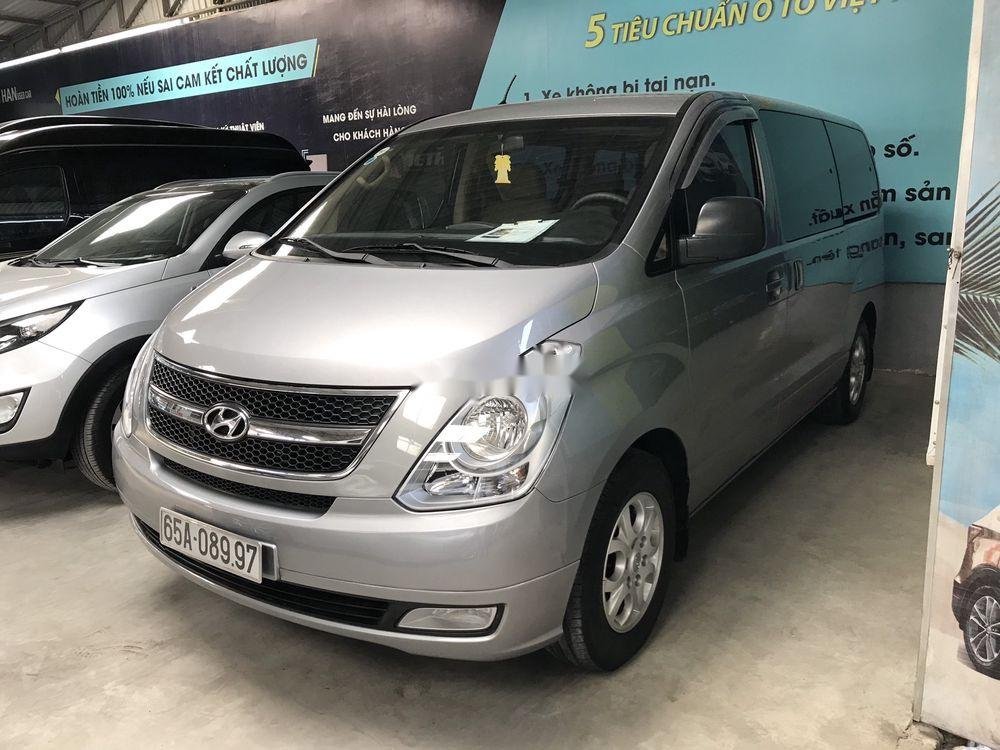 Hyundai Grand Starex   2015 - Bán ô tô Hyundai Grand Starex sản xuất 2015, màu bạc, nhập khẩu nguyên chiếc số sàn, giá tốt