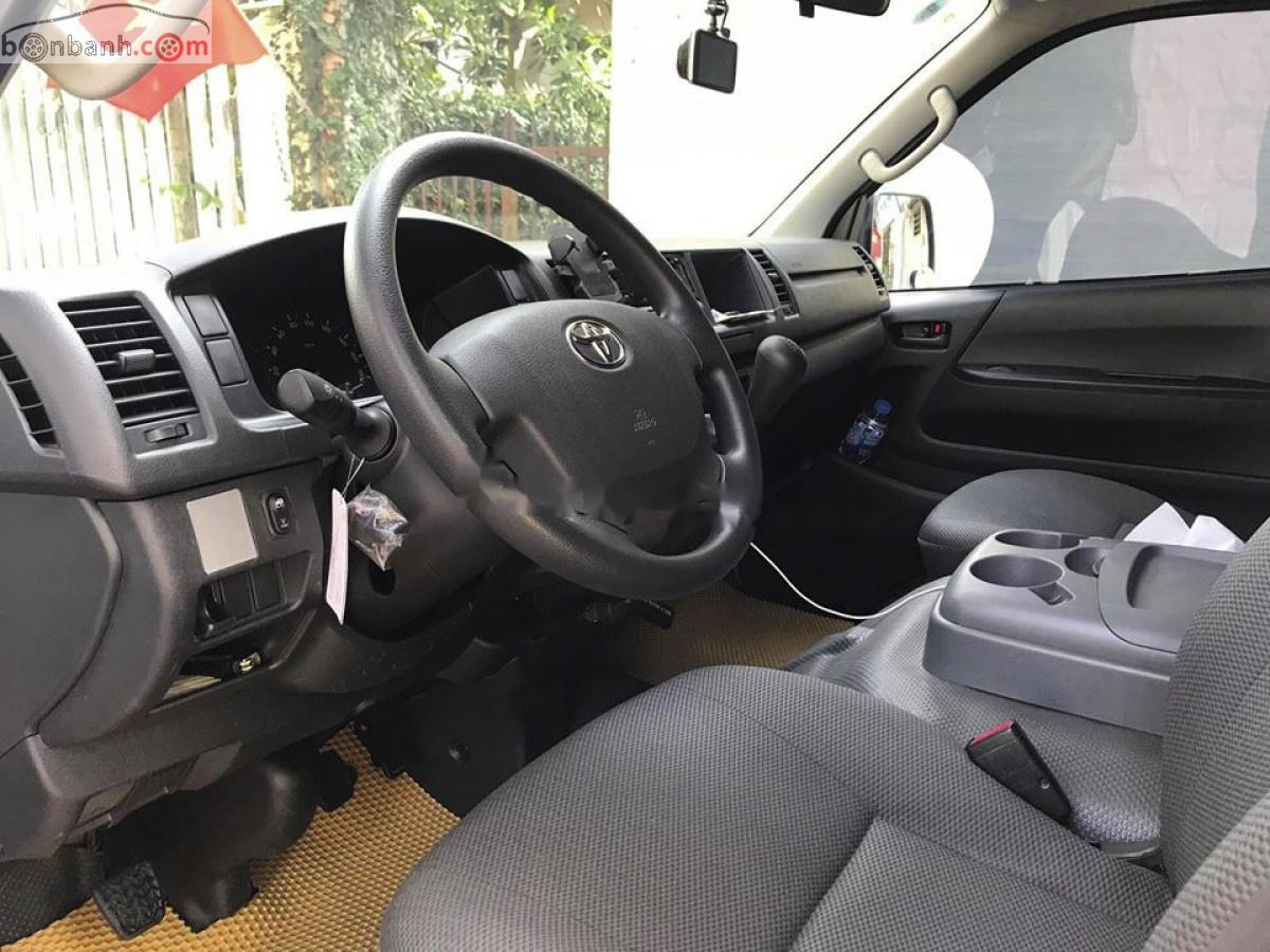 Toyota Hiace   2018 - Bán Toyota Hiace 3.0 sản xuất năm 2018, màu bạc, nhập khẩu Thái Lan