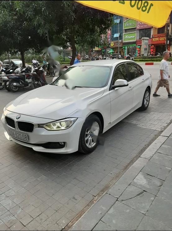 BMW 3 Series 2012 - Bán BMW 3 Series 320i năm sản xuất 2012, màu trắng, xe nhập giá cạnh tranh