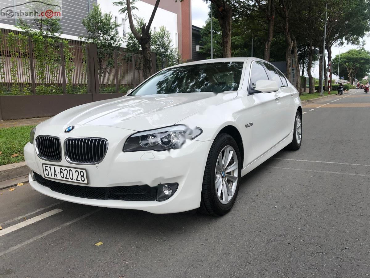 BMW 5 Series 520i 2013 - Bán xe BMW 5 Series 520i sản xuất năm 2013, màu trắng, xe nhập, giá tốt