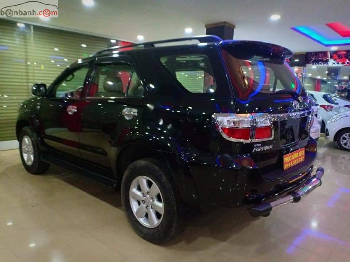 Toyota Fortuner 2010 - Cần bán lại xe Toyota Fortuner đời 2010, màu đen xe gia đình