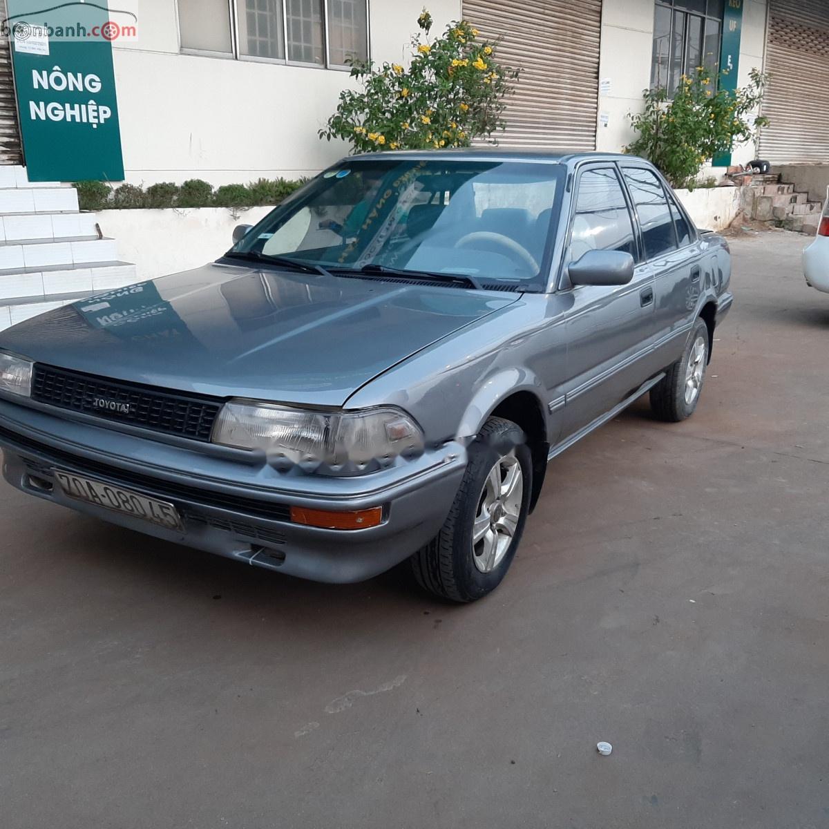 Toyota Corolla 1990 - Bán Toyota Corolla 1990, màu bạc, xe nhập giá cạnh tranh