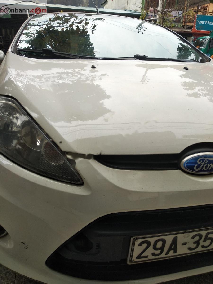 Ford Fiesta 2011 - Bán Ford Fiesta đời 2011, màu trắng, giá rất tốt