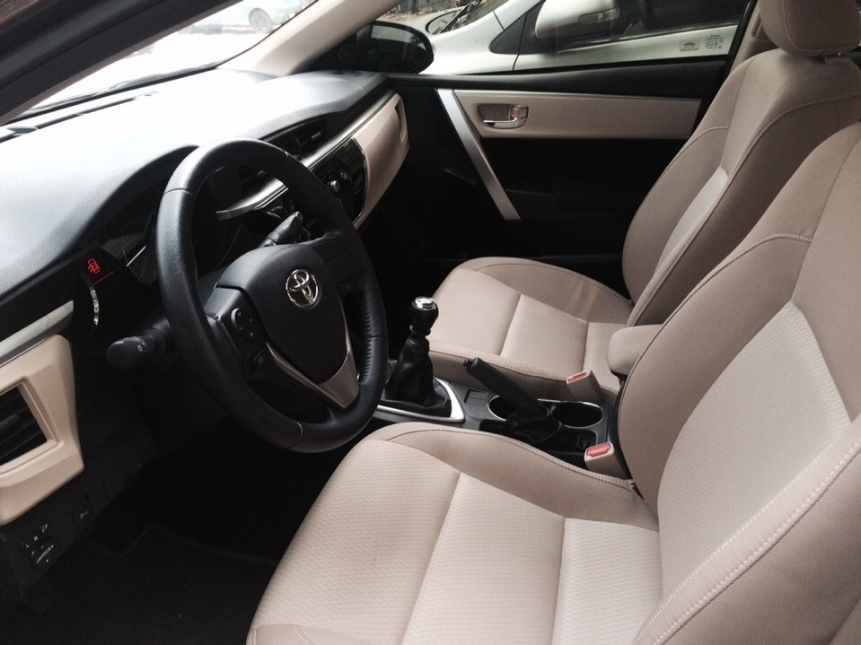 Toyota Corolla altis 2015 - Cần bán xe Toyota Corolla Altis 1.8G MT đời 2015, màu nâu, giá tốt