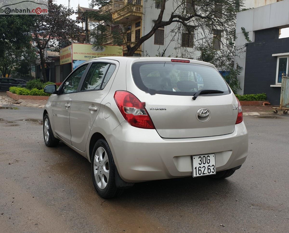 Hyundai i20 2010 - Bán Hyundai i20 2010, màu bạc, nhập khẩu 